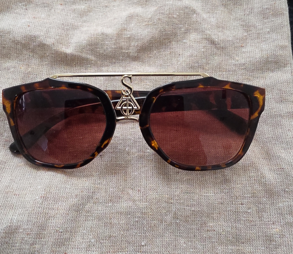 Luxury Tortoise Shell Sunglasses with Gold Detail